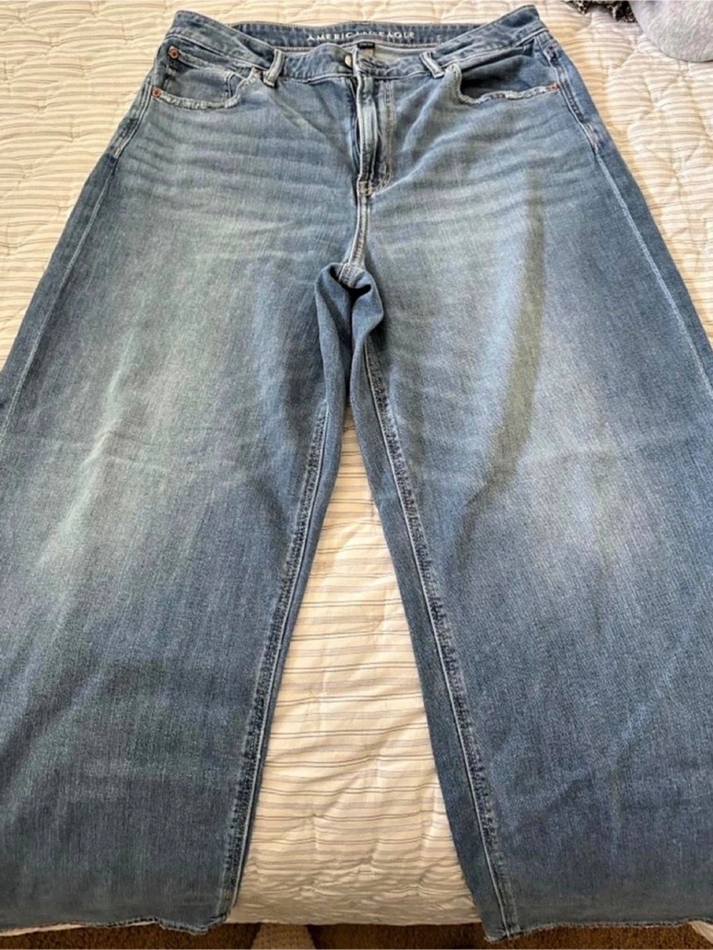 American Eagle AE Super High-Waisted Baggy Wide-Leg Jean Blue
